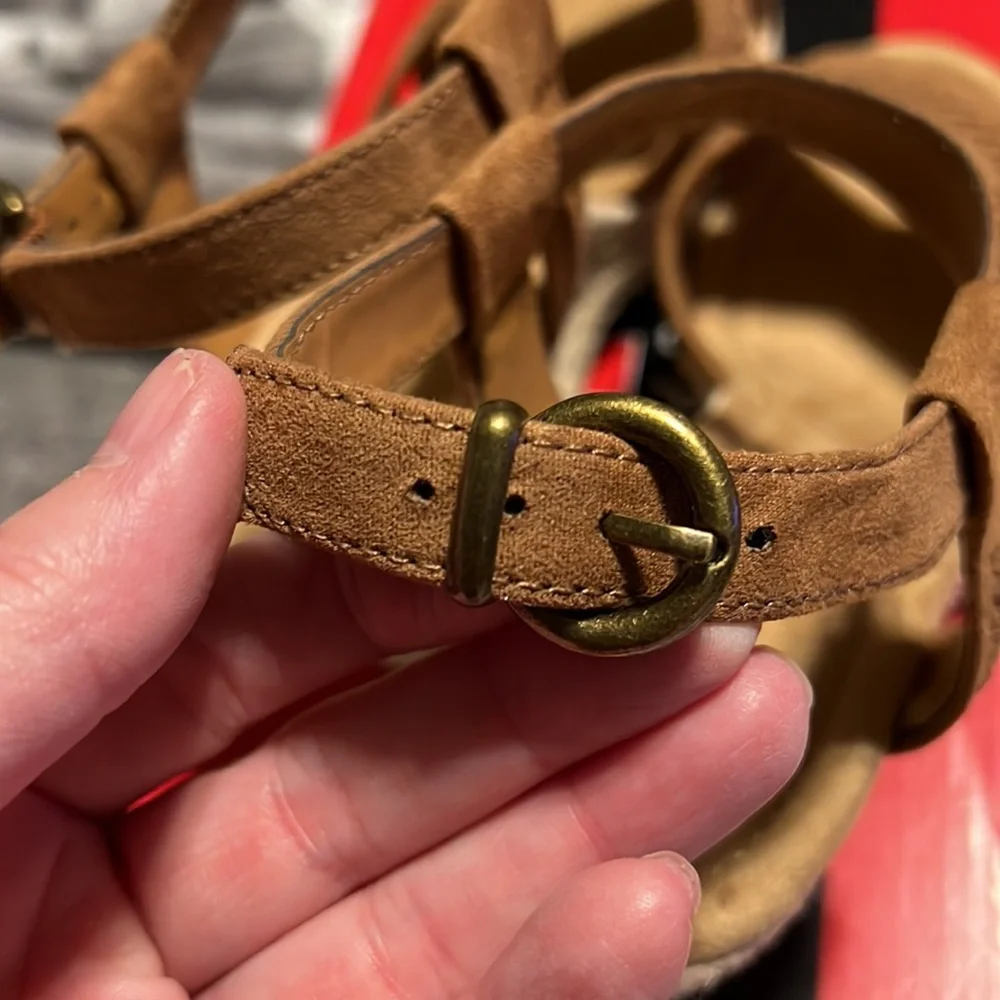NWT Pesaro Skye Wedge Sandals